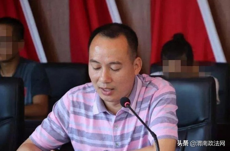 免职半个多月后赌博时让女副乡长按摩的党委书记被抓